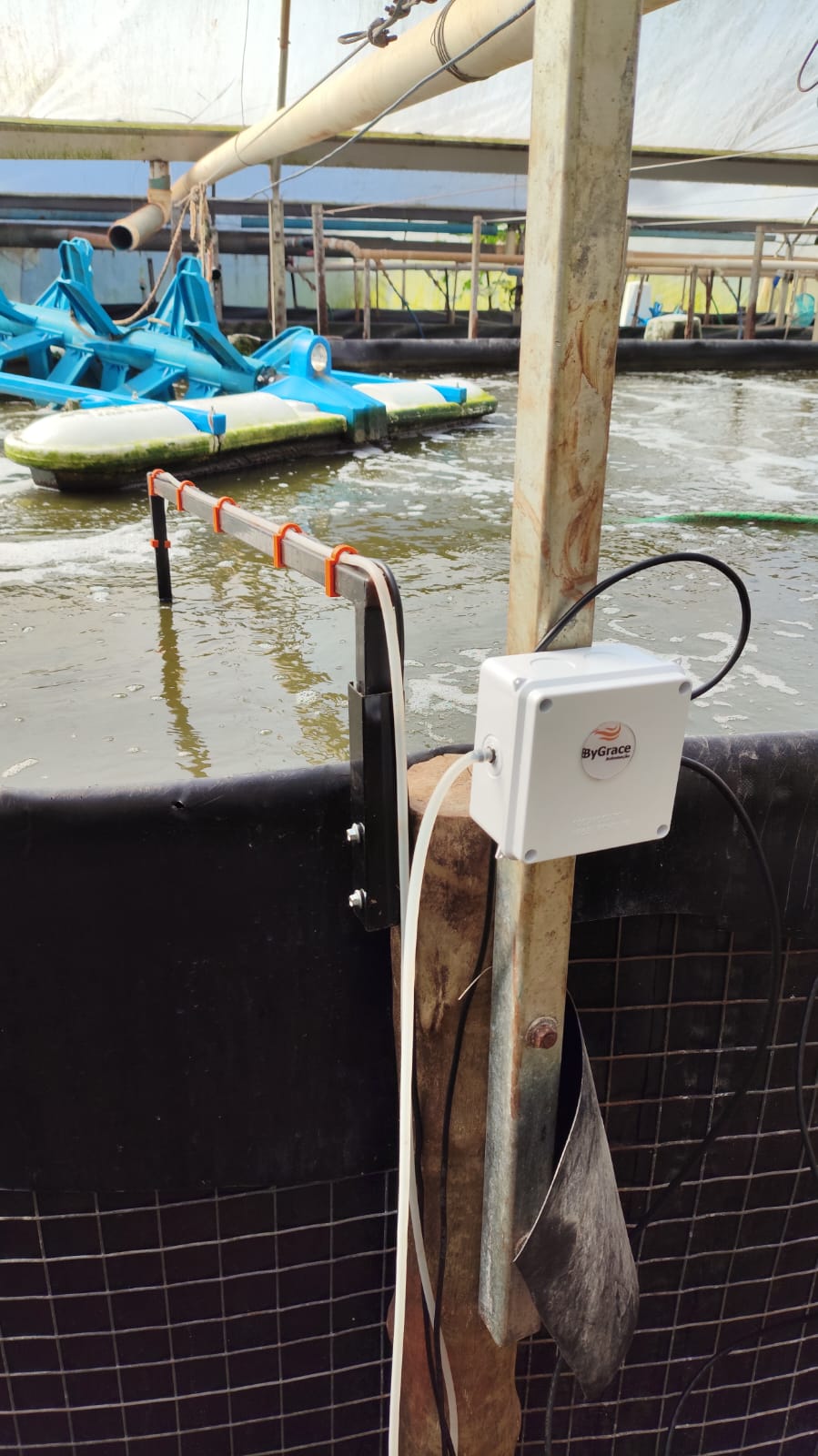 Sistema de monitoramento instalado no tanque